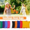 Bunte Cornhole Säcke in verschiedenen Farben wie Blau, Grün, Rot, Schwarz, Weiß, Orange und Gelb, die Spielspaß für Kinder und Erwachsene im Freien bieten.