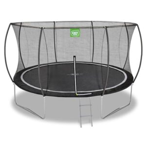 EXIT Toys Black Edition rundes Trampolin mit Durchmesser 427 cm, ausgestattet mit Sicherheitsnetz, Trampolinleiter und innovativem Fußschutzsystem, ideal für Kinder im Freien.