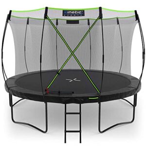 KINETIC SPORTS Premium Outdoor Trampolin 'Ultimate Pro' in Kürbis-Design mit Sicherheitsnetz, Leiter und innovativer Sprungtechnologie, ideal für Kinder und Erwachsene.