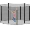 XIUWOUG Sicherheitsnetz für Trampolin mit hoher Stabilität und UV-Beständigkeit, ideal für Kinder, zeigt junge Frau beim Springen.
