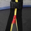 SONGMICS Ersatznetz für rundes Trampolin mit Ø 366 cm, Sicherheitsnetz aus PE-Mesh für 8 gerade Pfosten, präsentiert in Schwarz mit gelbem Reißverschluss.