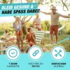 Familie genießt Zeit im Freien mit einer Slackline, fördert Fitness und Koordination für Kinder.