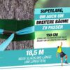 Trailblaze Slackline Kinder Set mit Baumprotektor: Kind balanciert auf Slackline, während der Schutz des Baumes hervorgehoben wird. Ideale Aktivität für Kinder im Freien zur Verbesserung der Körperkoordination und Fitness.