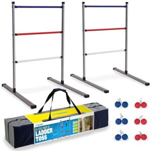 Triumph Sports Ladderball Set mit zwei freistehenden Metallleitern in Rot und Blau, sechs weichen Kugelbolas und einer grauen Tragetasche für Outdoor-Spiele.