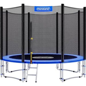 Monzana Trampolin mit einem Durchmesser von 305 cm im Garten, ausgestattet mit Sicherheitsnetz, Leiter und Randabdeckung für sicheren Spielspaß für Kinder und Erwachsene.