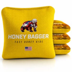 Professionelle Cornhole-Taschen in Gelb mit Honey Bagger-Logo, ideal für Spieler aller Altersgruppen